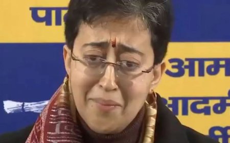 रो पड़ीं दिल्ली CM आतिशी, बोलीं- मेरे बुजुर्ग पिता को गालियां दीं