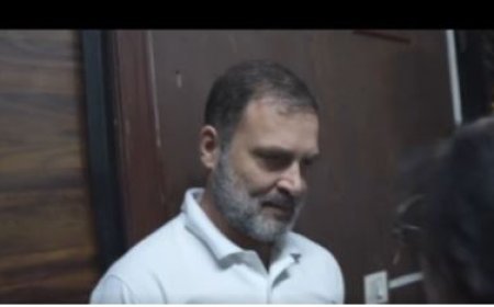 दरवाजे पर खड़े रहे गांधी लेकिन नहीं मिली चाबी