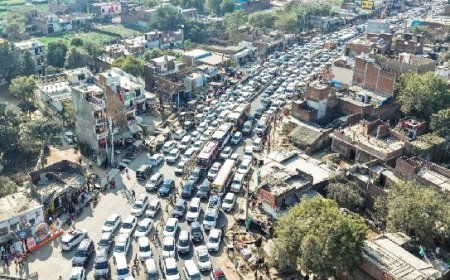 Prayagraj Mahakumbh: प्रयागराज जाने वाले रास्तों में लगा भीषण जाम