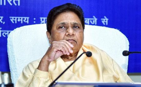 मायावती ने आकाश आनंद के ससुर अशोक सिद्धार्थ को पार्टी से किया बाहर