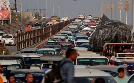 Mahakumbh 2025: महाकुंभ में फिर से जाम, सीएम का आदेश सड़क पर उतरे अधिकारी