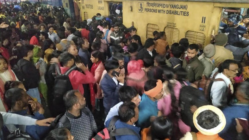 New Delhi Railway Station Stampede: नई दिल्ली स्टेशन पर भगदड़, यात्री ने बताया 18 नहीं इतने लोगों की मौत हुई है