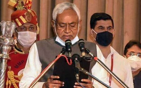 नीतीश कुमार ने 10वीं बार ली CM पद की शपथ, भव्य समारोह में PM मोदी हुए शामिल