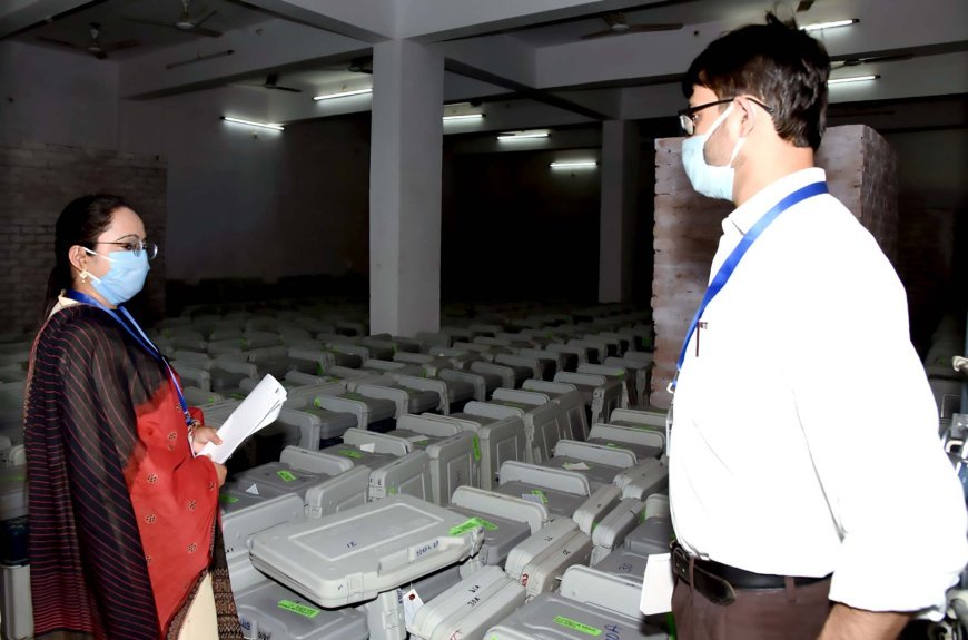 बिहार में वोटिंग के बीच RJD ने ये क्या गड़बड़ी पकड़ ली ?