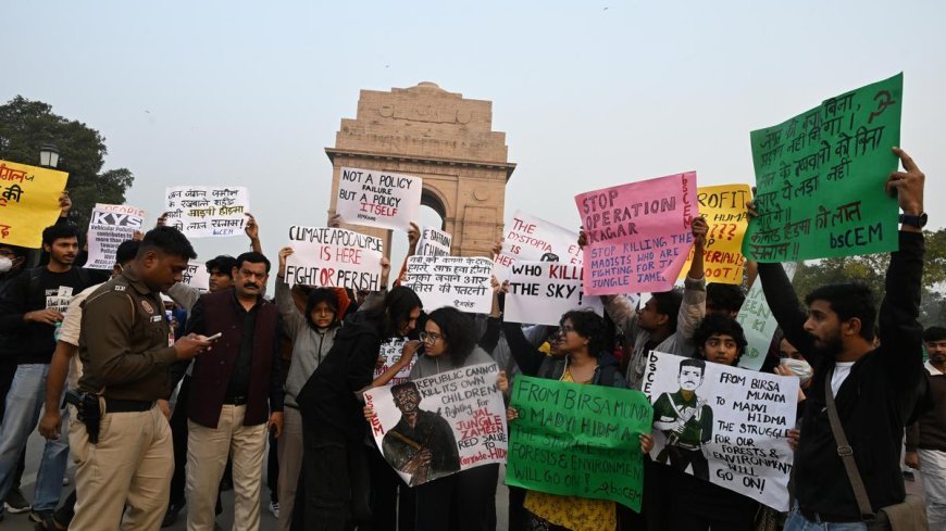 दिल्ली के इंडिया गेट पर प्रदूषण विरोधी प्रदर्शन में माडवी हिडमा के पोस्टर लहराए, पुलिस से झड़प