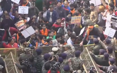 बांग्लादेश में हिंदू युवक की हत्या से भड़का विवाद, दिल्ली में बांग्लादेश हाई कमीशन के बाहर VHP का प्रदर्शन