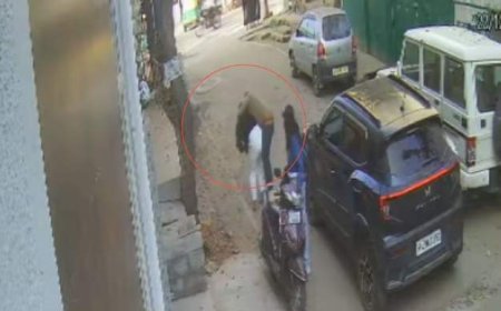 शादी का प्रस्ताव ठुकराने पर बेंगलुरु PG के बाहर युवती से छेड़छाड़ और हमला, CCTV में कैद घटना