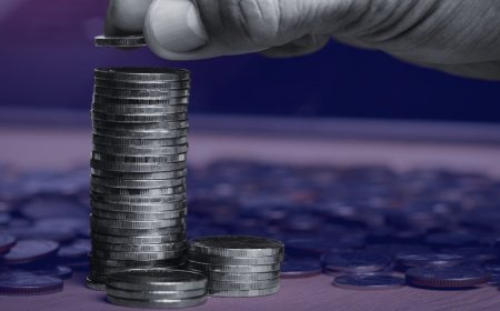 मुफ्त योजनाओं का बोझ: कर्ज़ में डूबते राज्य, विकास कार्य ठप